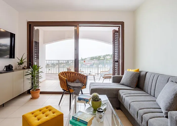 Panoramic Views In Peaceful Appartement Tala