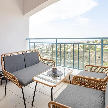 Apartment Panoramic Views In Peaceful