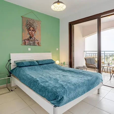 Panoramic Views In Peaceful Apartamento