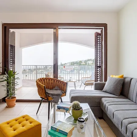 Panoramic Views In Peaceful Apartamento Tala