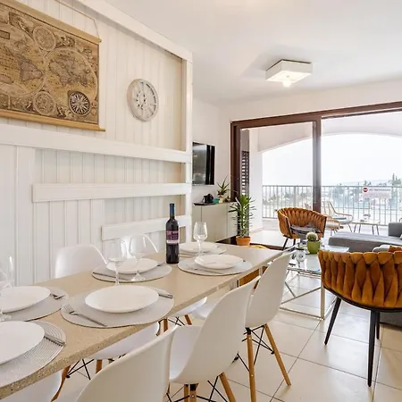 Panoramic Views In Peaceful Apartment Tala