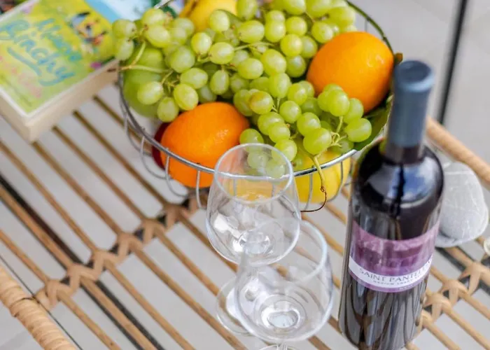 Panoramic Views In Peaceful Διαμέρισμα Τάλα