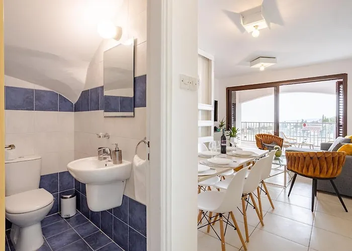 Panoramic Views In Peaceful *